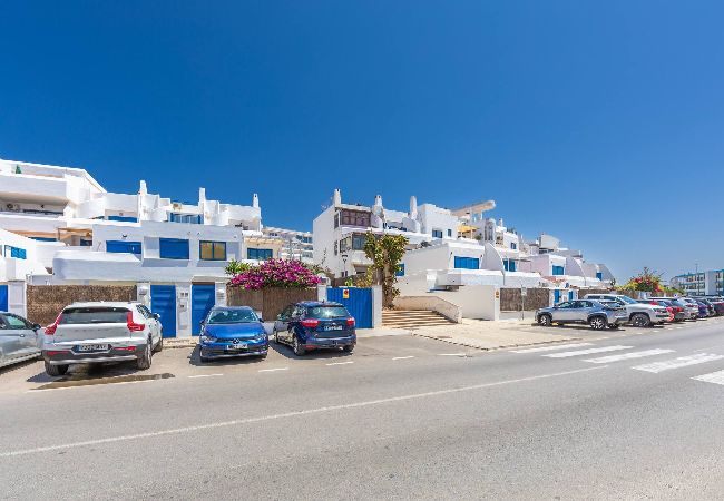 Apartment in Tarifa - 2nd line beach, garden, office & WIFI  Apartment in Tarifa - 2nd line beach, garden, office & WIFI