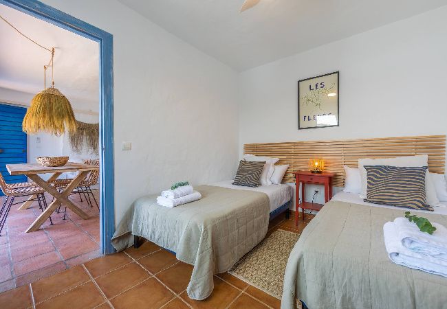 Apartment in Tarifa - 2nd line beach, garden, office & WIFI  Apartment in Tarifa - 2nd line beach, garden, office & WIFI