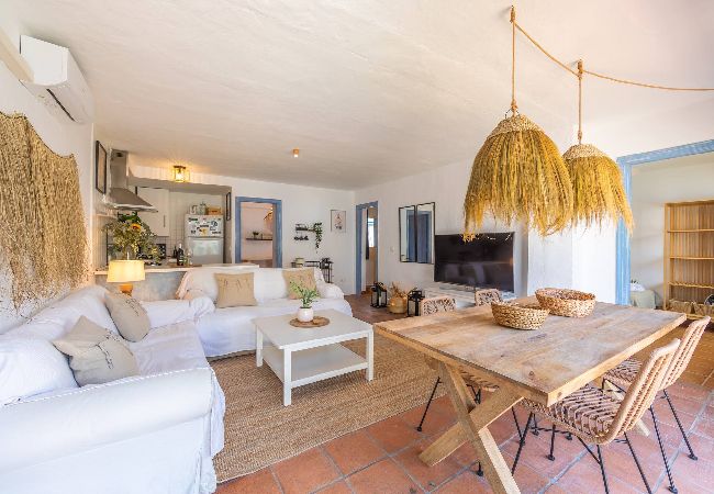 Apartment in Tarifa - 2nd line beach, garden, office & WIFI  Apartment in Tarifa - 2nd line beach, garden, office & WIFI