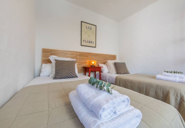 Apartment in Tarifa - 2nd line beach, garden, office & WIFI  Apartment in Tarifa - 2nd line beach, garden, office & WIFI