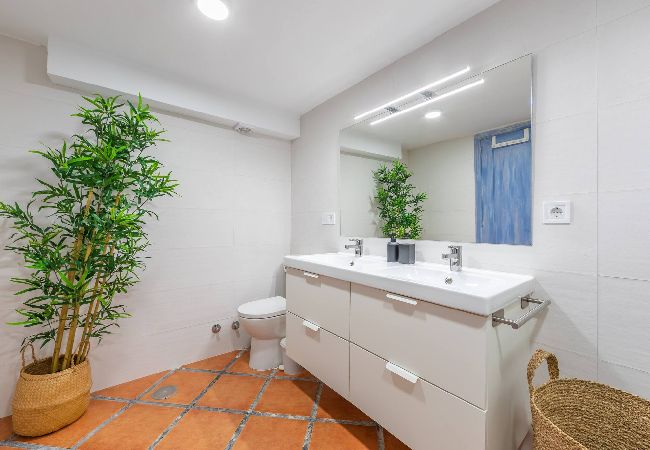 Apartment in Tarifa - 2nd line beach, garden, office & WIFI  Apartment in Tarifa - 2nd line beach, garden, office & WIFI