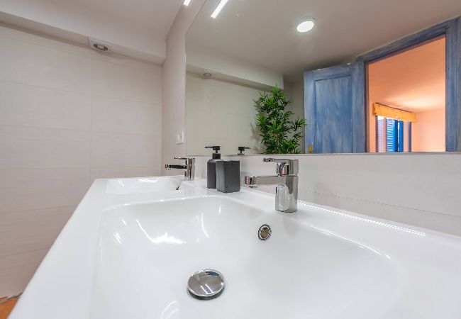 Apartment in Tarifa - 2nd line beach, garden, office & WIFI  Apartment in Tarifa - 2nd line beach, garden, office & WIFI