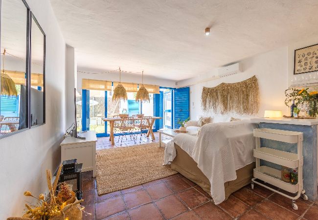 Apartment in Tarifa - 2nd line beach, garden, office & WIFI  Apartment in Tarifa - 2nd line beach, garden, office & WIFI