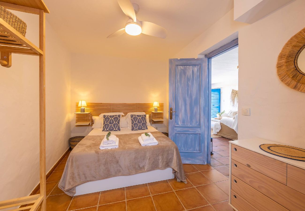 Apartment in Tarifa - 2nd line beach, garden, office & WIFI 