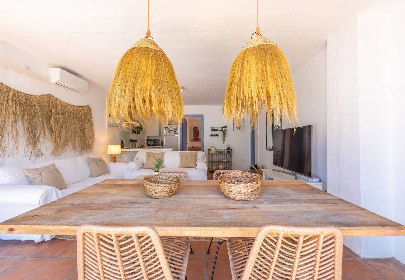 Apartment in Tarifa - 2nd line beach, garden, office & WIFI 