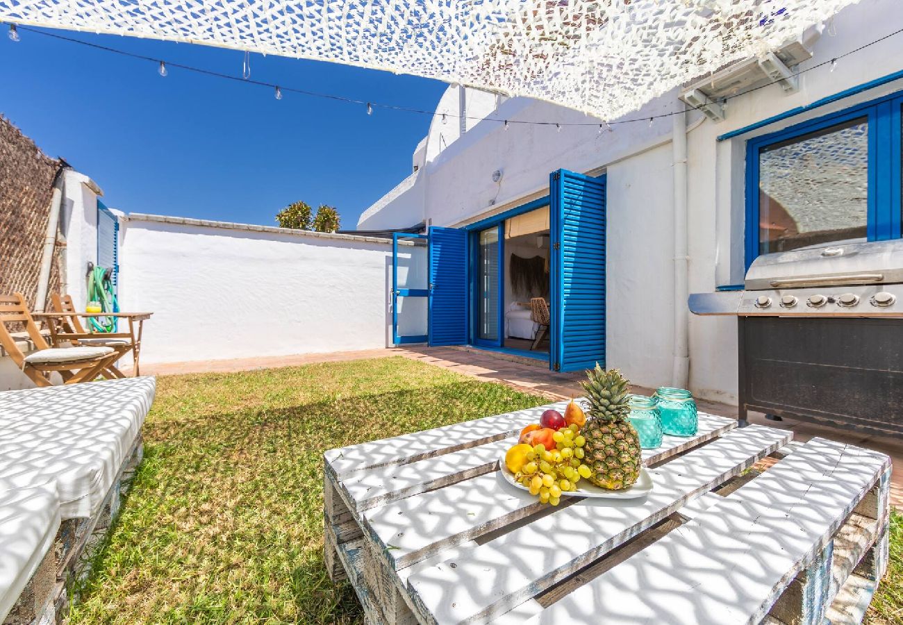 Apartment in Tarifa - 2nd line beach, garden, office & WIFI 