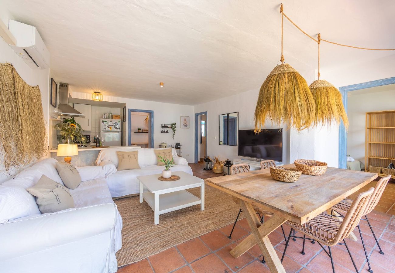 Apartment in Tarifa - 2nd line beach, garden, office & WIFI 