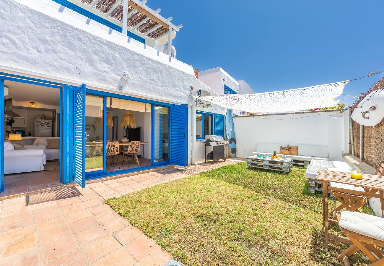 Apartment in Tarifa - 2nd line beach, garden, office & WIFI 