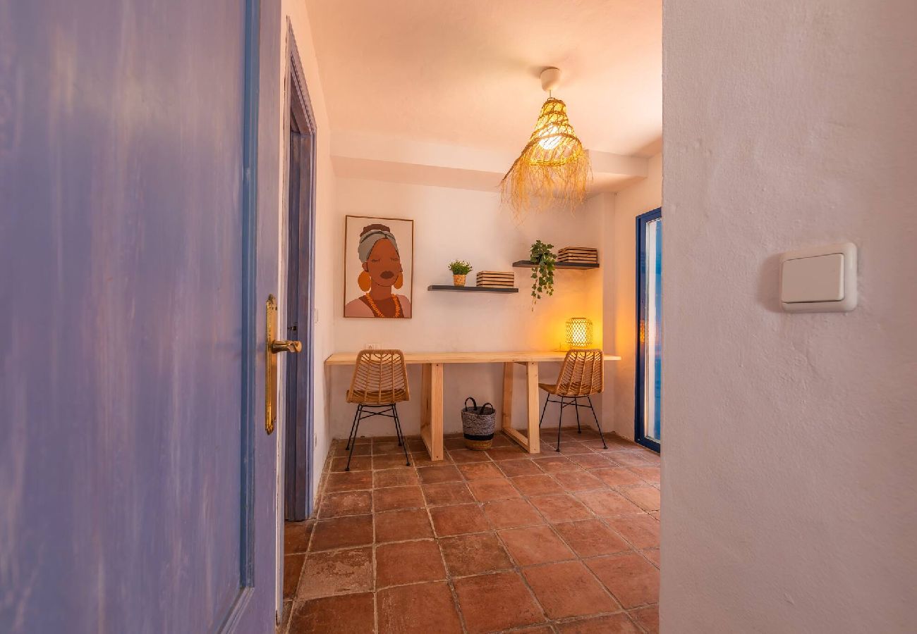 Apartment in Tarifa - 2nd line beach, garden, office & WIFI 