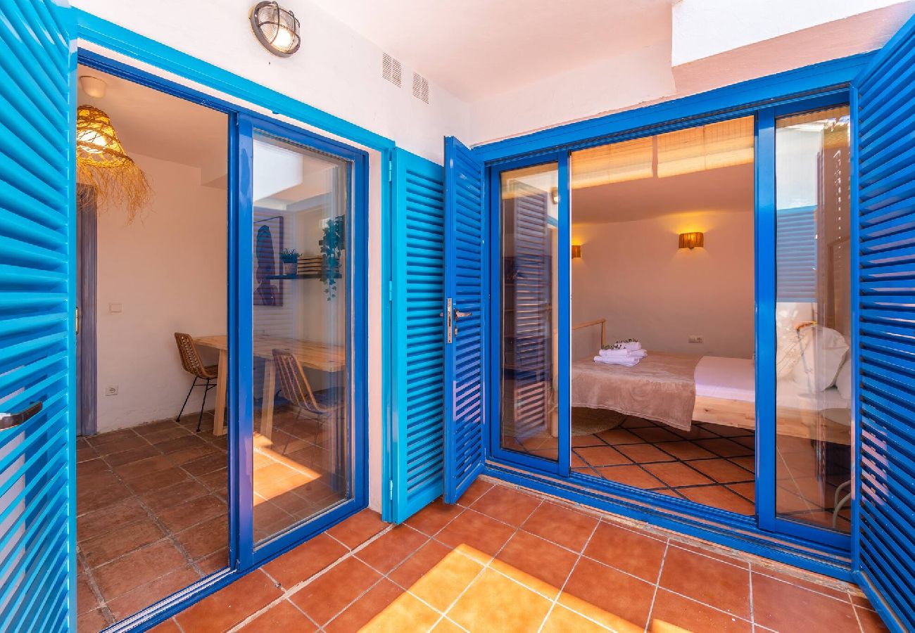 Apartment in Tarifa - 2nd line beach, garden, office & WIFI 