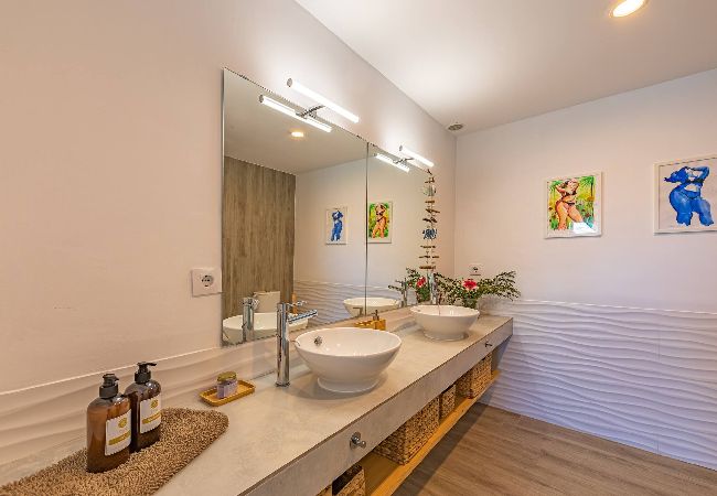 Residence in Tarifa - Africa views, 3 terraces, WIFI (fibre) and parking  Residence in Tarifa - Africa views, 3 terraces, WIFI (fibre) and parking