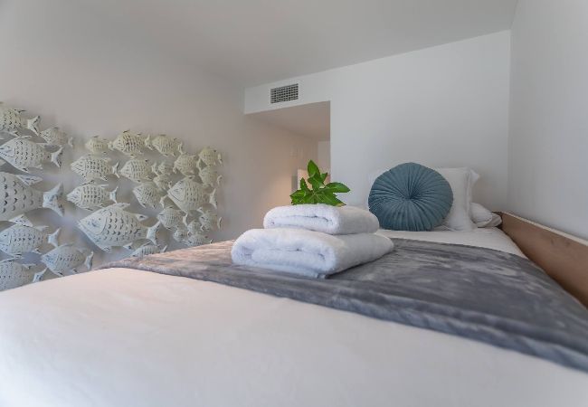 House in Cádiz - Spatious, Views, Terraces, Jacuzzi & WIFI (fibre)  House in Cádiz - Spatious, Views, Terraces, Jacuzzi & WIFI (fibre)