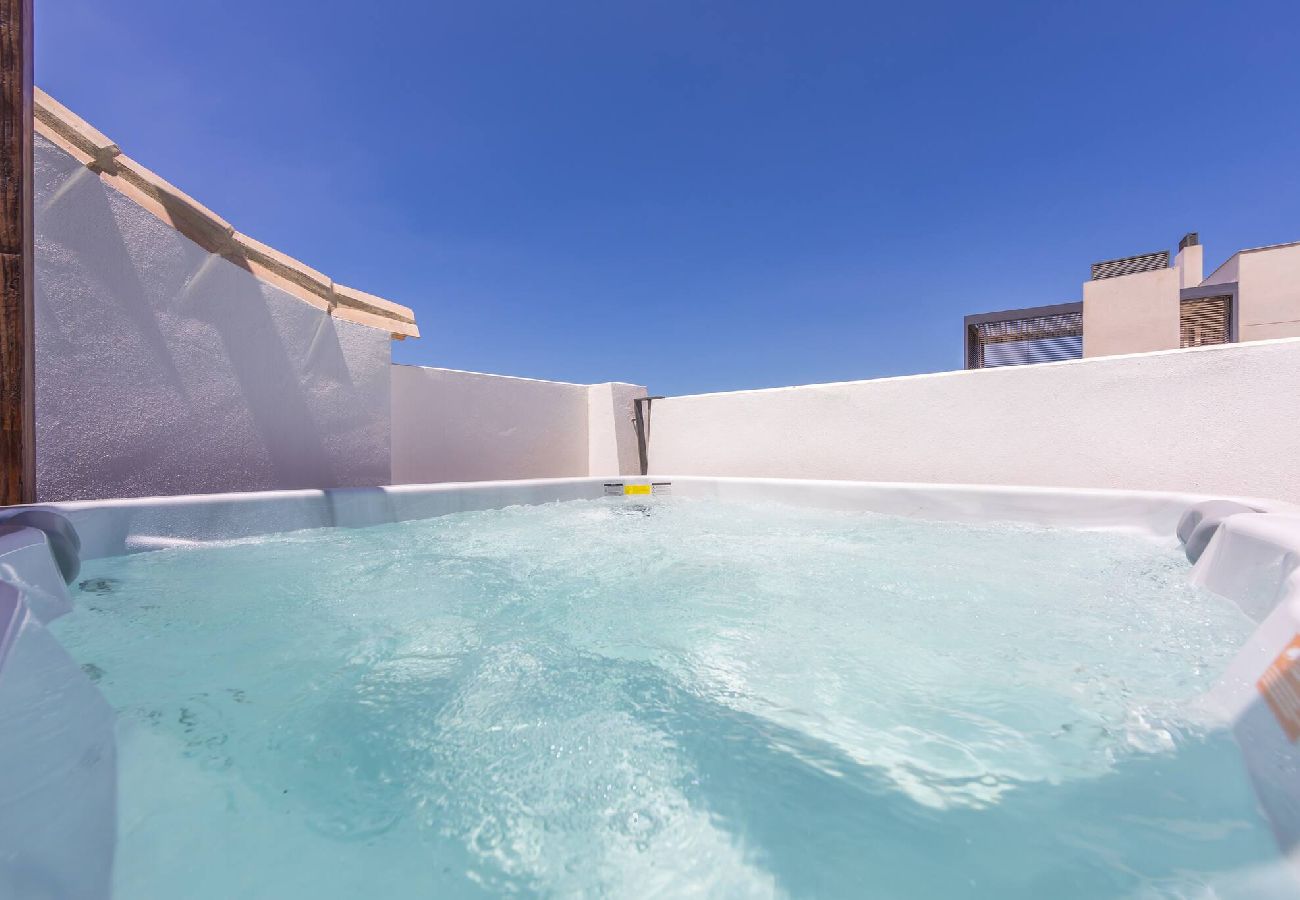 House in Cádiz - Spatious, Views, Terraces, Jacuzzi & WIFI (fibre) 