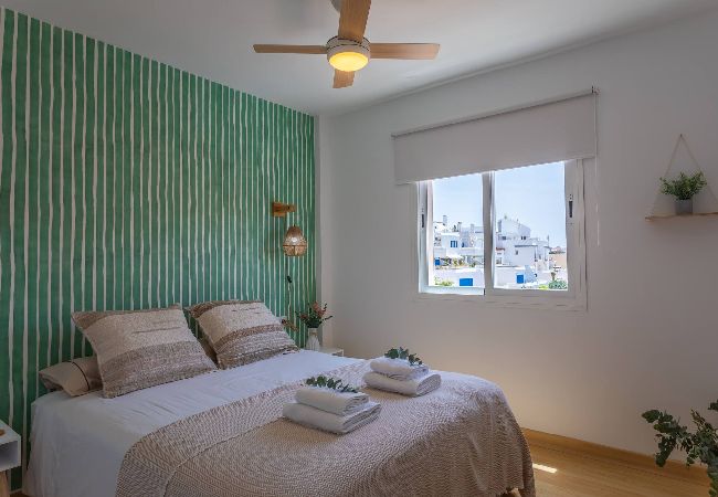 Apartment in Tarifa - 1st line beach, pool, terrace & fibre WIFI  Apartment in Tarifa - 1st line beach, pool, terrace & fibre WIFI