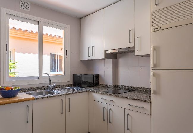 Apartment in Tarifa - 1st line beach, pool, terrace & fibre WIFI  Apartment in Tarifa - 1st line beach, pool, terrace & fibre WIFI