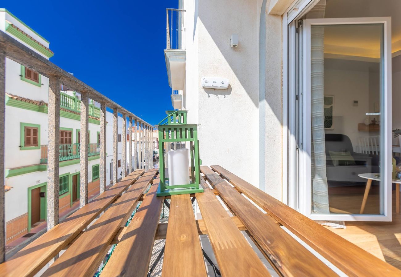 Apartment in Tarifa - Central yet quiet, pool, and fiber optic internet