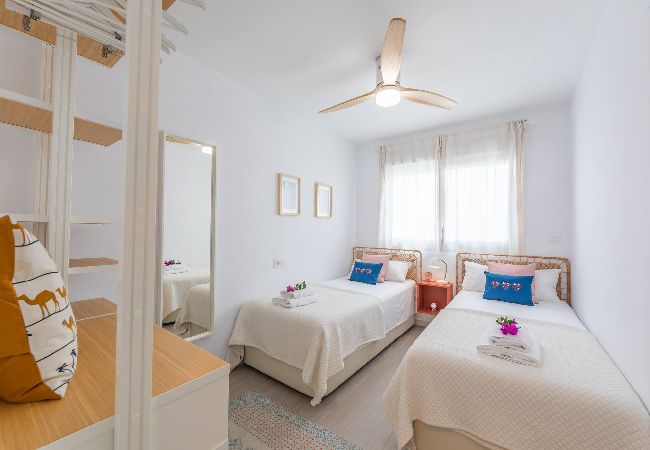 Apartment in Tarifa - Stunning views, terrace, pool, WIFI & near centre  Apartment in Tarifa - Stunning views, terrace, pool, WIFI & near centre