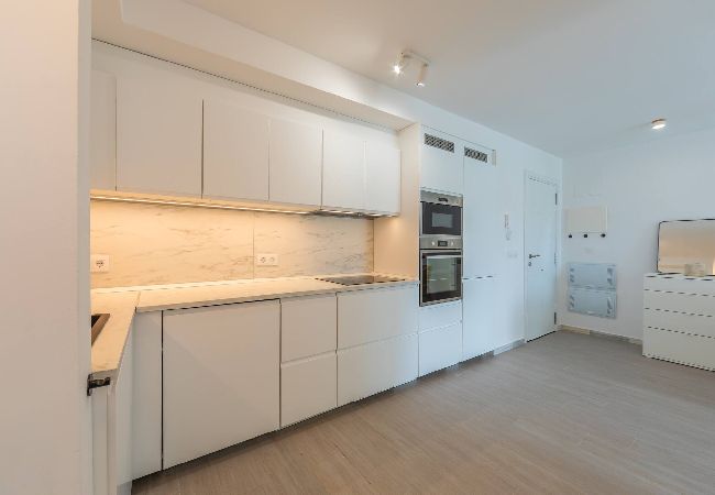 Apartment in Tarifa - Stunning views, terrace, pool, WIFI & near centre  Apartment in Tarifa - Stunning views, terrace, pool, WIFI & near centre