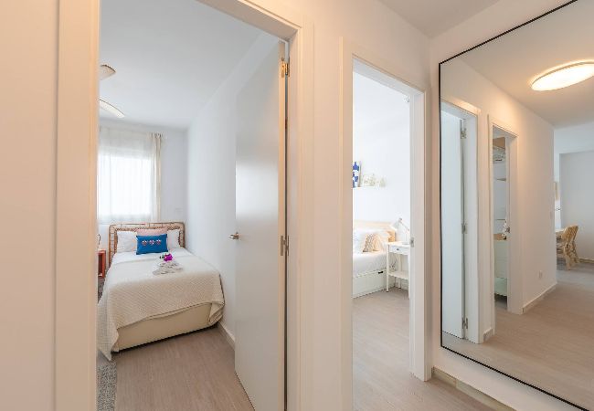 Apartment in Tarifa - Stunning views, terrace, pool, WIFI & near centre  Apartment in Tarifa - Stunning views, terrace, pool, WIFI & near centre