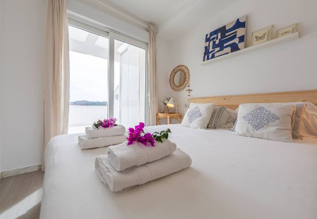 Apartment in Tarifa - Stunning views, terrace, pool, WIFI & near centre  Apartment in Tarifa - Stunning views, terrace, pool, WIFI & near centre