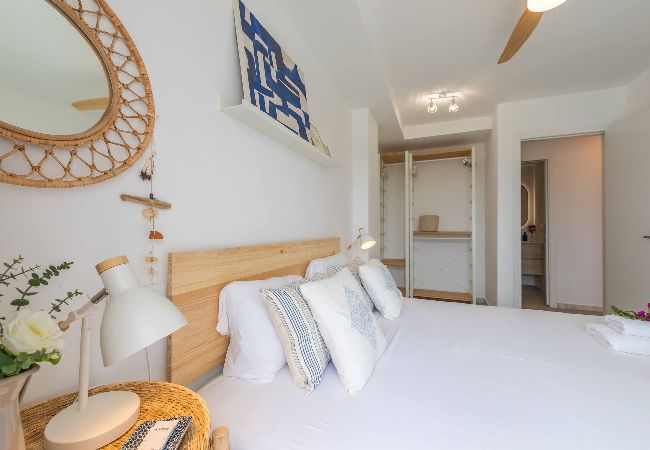 Apartment in Tarifa - Stunning views, terrace, pool, WIFI & near centre  Apartment in Tarifa - Stunning views, terrace, pool, WIFI & near centre