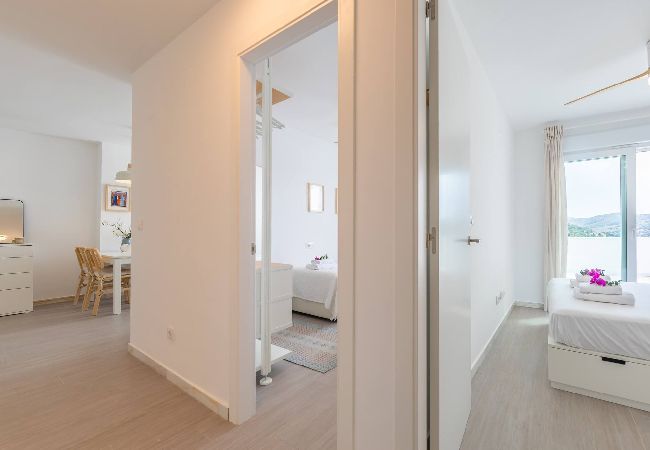 Apartment in Tarifa - Stunning views, terrace, pool, WIFI & near centre  Apartment in Tarifa - Stunning views, terrace, pool, WIFI & near centre