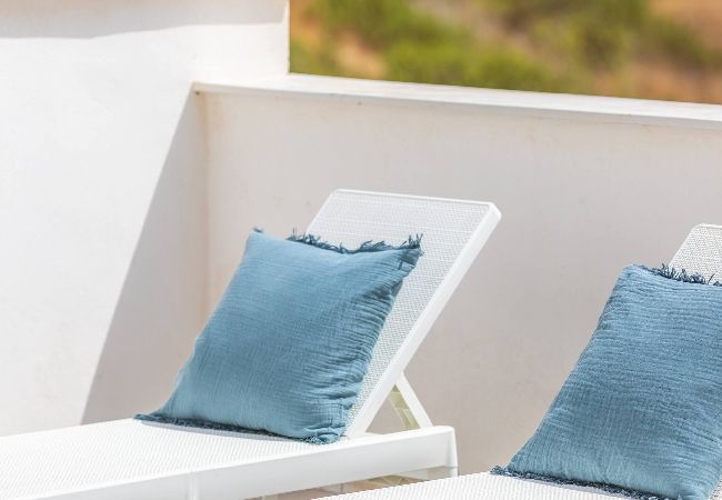 Apartment in Tarifa - Stunning views, terrace, pool, WIFI & near centre  Apartment in Tarifa - Stunning views, terrace, pool, WIFI & near centre