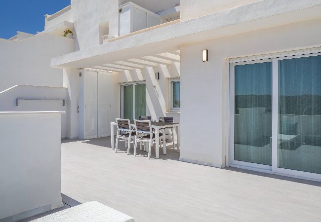 Apartment in Tarifa - Stunning views, terrace, pool, WIFI & near centre  Apartment in Tarifa - Stunning views, terrace, pool, WIFI & near centre