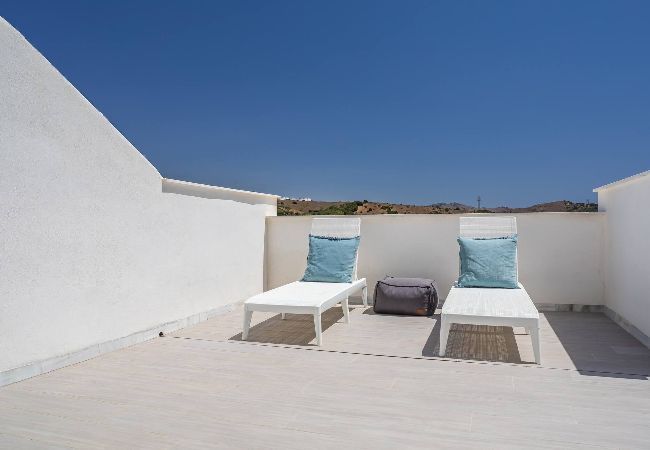 Apartment in Tarifa - Stunning views, terrace, pool, WIFI & near centre  Apartment in Tarifa - Stunning views, terrace, pool, WIFI & near centre