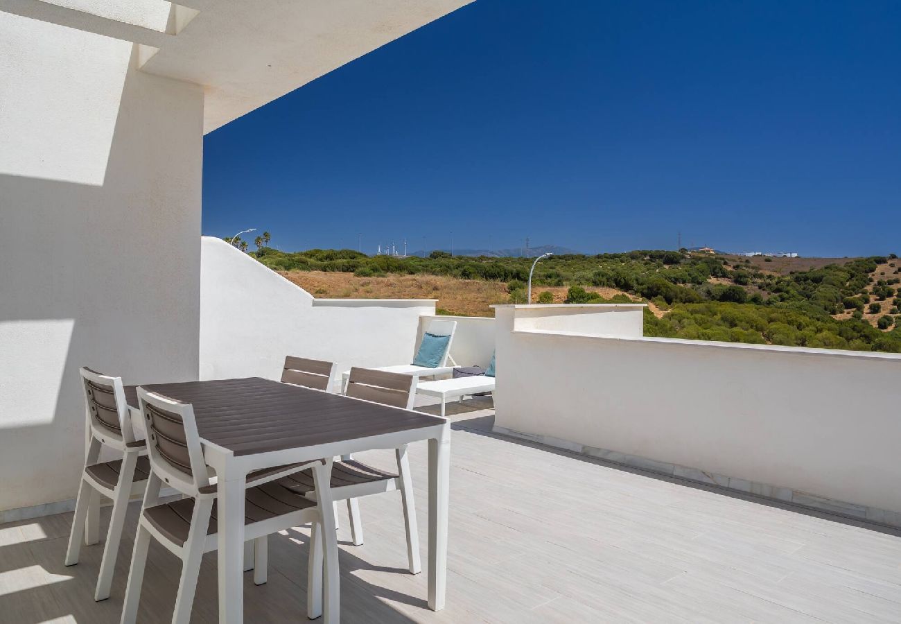 Apartment in Tarifa - Stunning views, terrace, pool, WIFI & near centre 