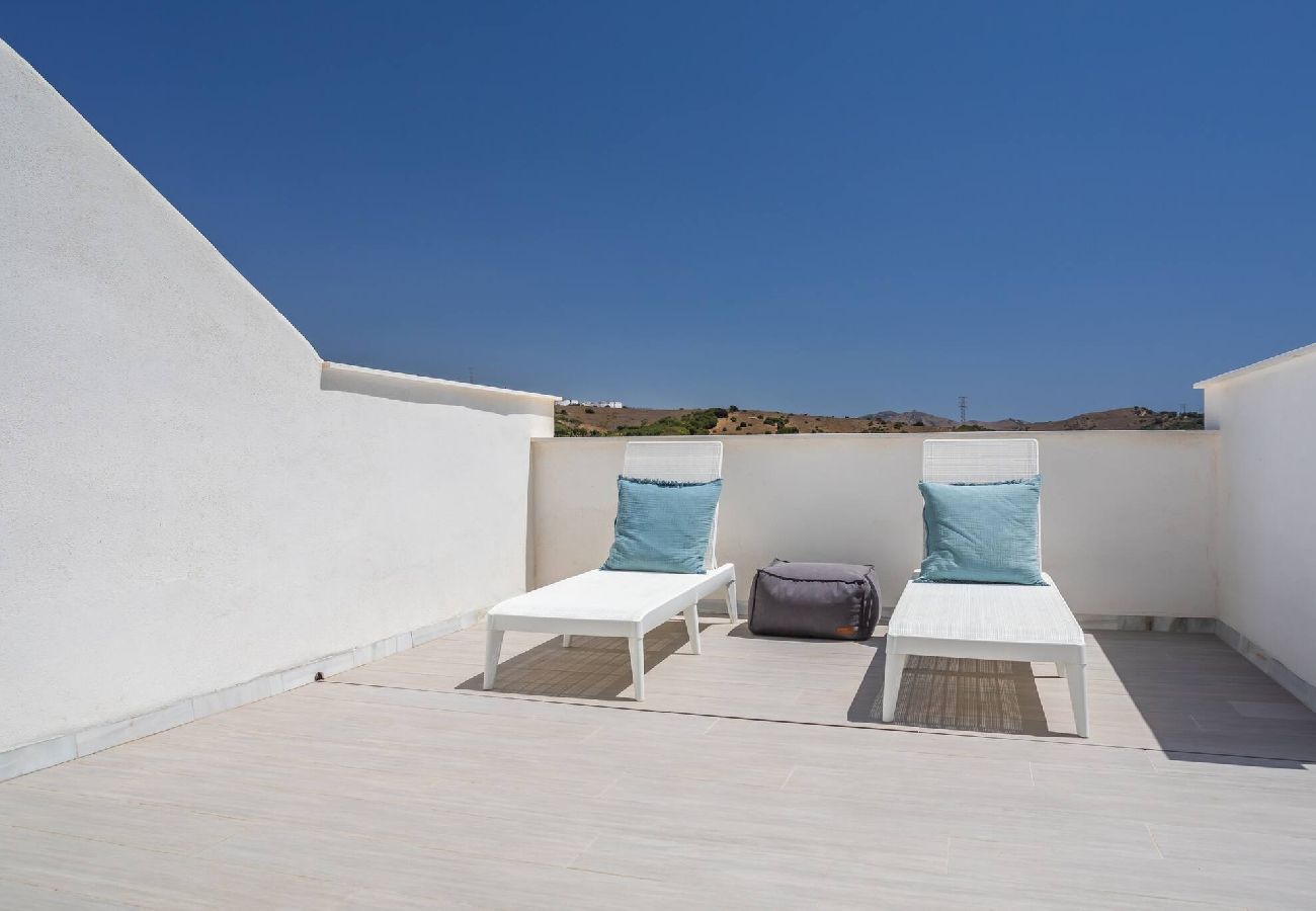 Apartment in Tarifa - Stunning views, terrace, pool, WIFI & near centre 