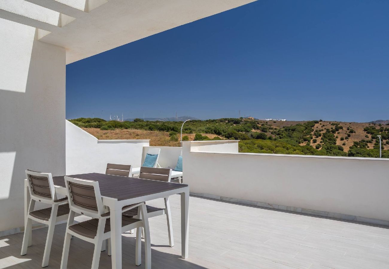 Apartment in Tarifa - Stunning views, terrace, pool, WIFI & near centre 