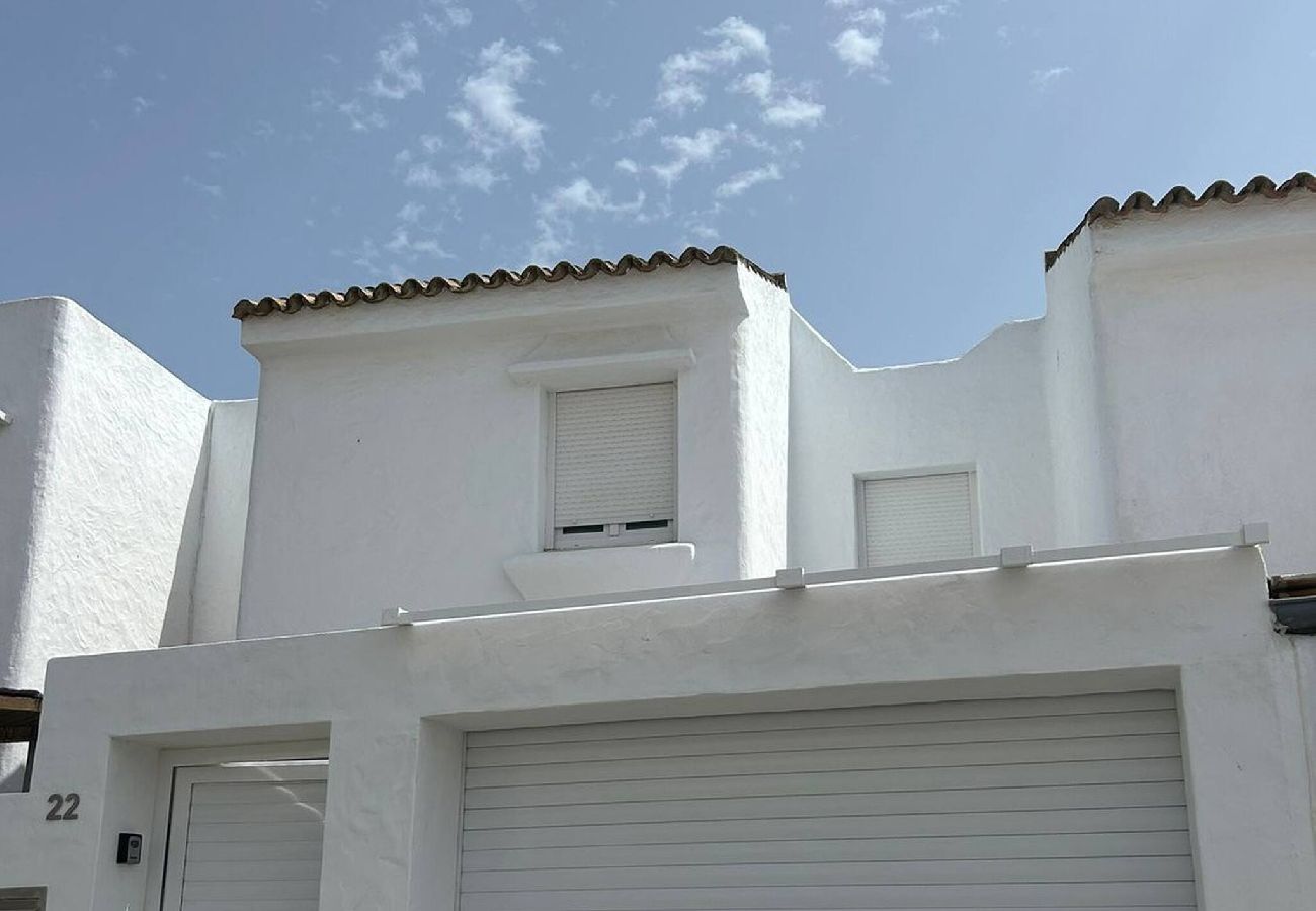 House in Tarifa - -