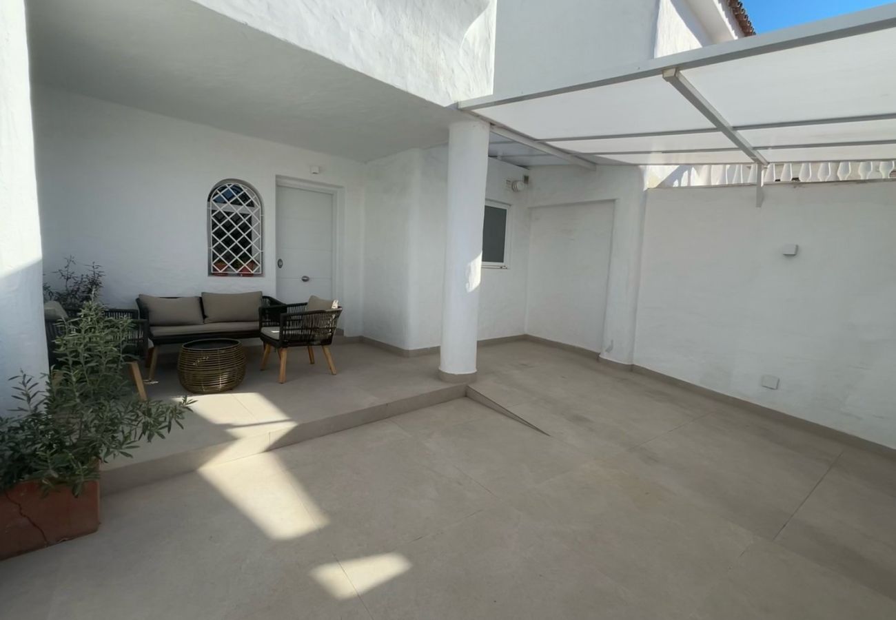 House in Tarifa - Spectacular townhouse – patio, pool & office