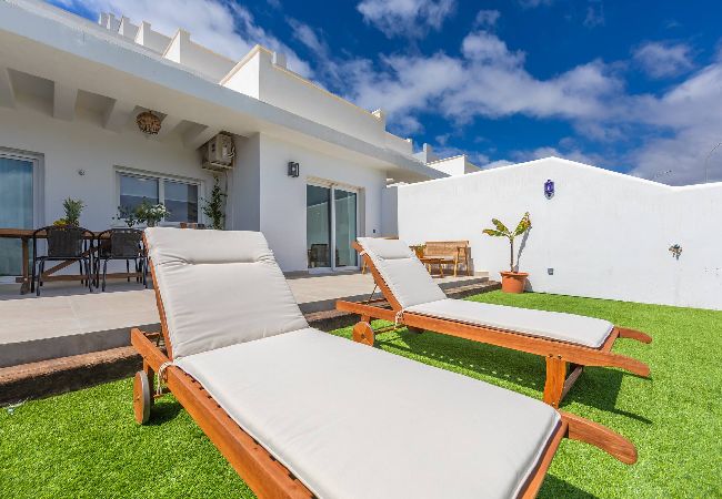 Apartment in Tarifa - Large garden with countryside views, pool & WIFI  Apartment in Tarifa - Large garden with countryside views, pool & WIFI