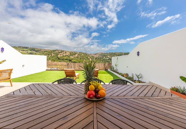 Apartment in Tarifa - Large garden with countryside views, pool & WIFI  Apartment in Tarifa - Large garden with countryside views, pool & WIFI