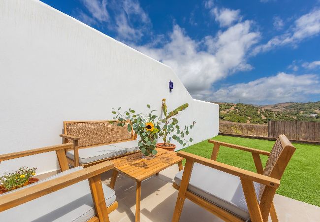 Apartment in Tarifa - Large garden with countryside views, pool & WIFI  Apartment in Tarifa - Large garden with countryside views, pool & WIFI
