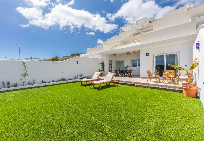  in Tarifa - Large garden with countryside views, pool & WIFI 