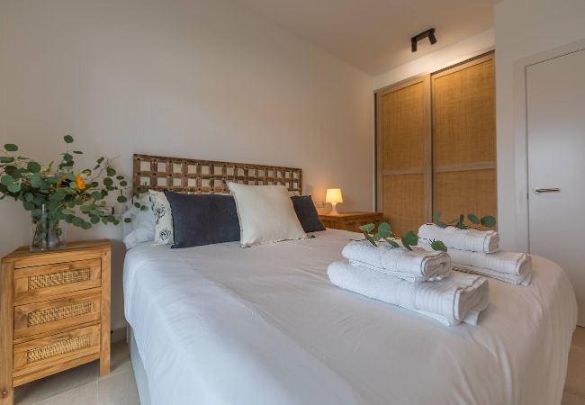 Apartment in Tarifa - Large garden with countryside views, pool & WIFI  Apartment in Tarifa - Large garden with countryside views, pool & WIFI