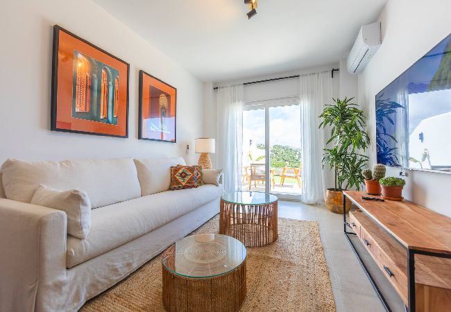 Apartment in Tarifa - Large garden with countryside views, pool & WIFI  Apartment in Tarifa - Large garden with countryside views, pool & WIFI