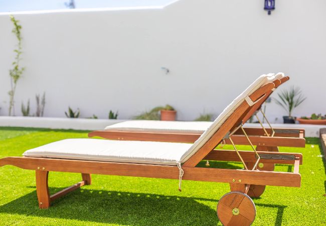 Apartment in Tarifa - Large garden with countryside views, pool & WIFI  Apartment in Tarifa - Large garden with countryside views, pool & WIFI