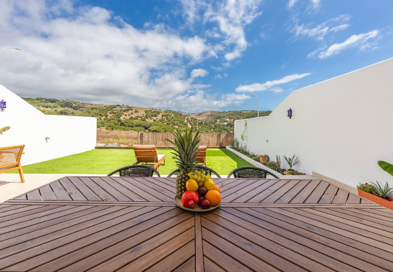 Apartment in Tarifa - Large garden with countryside views, pool & WIFI 