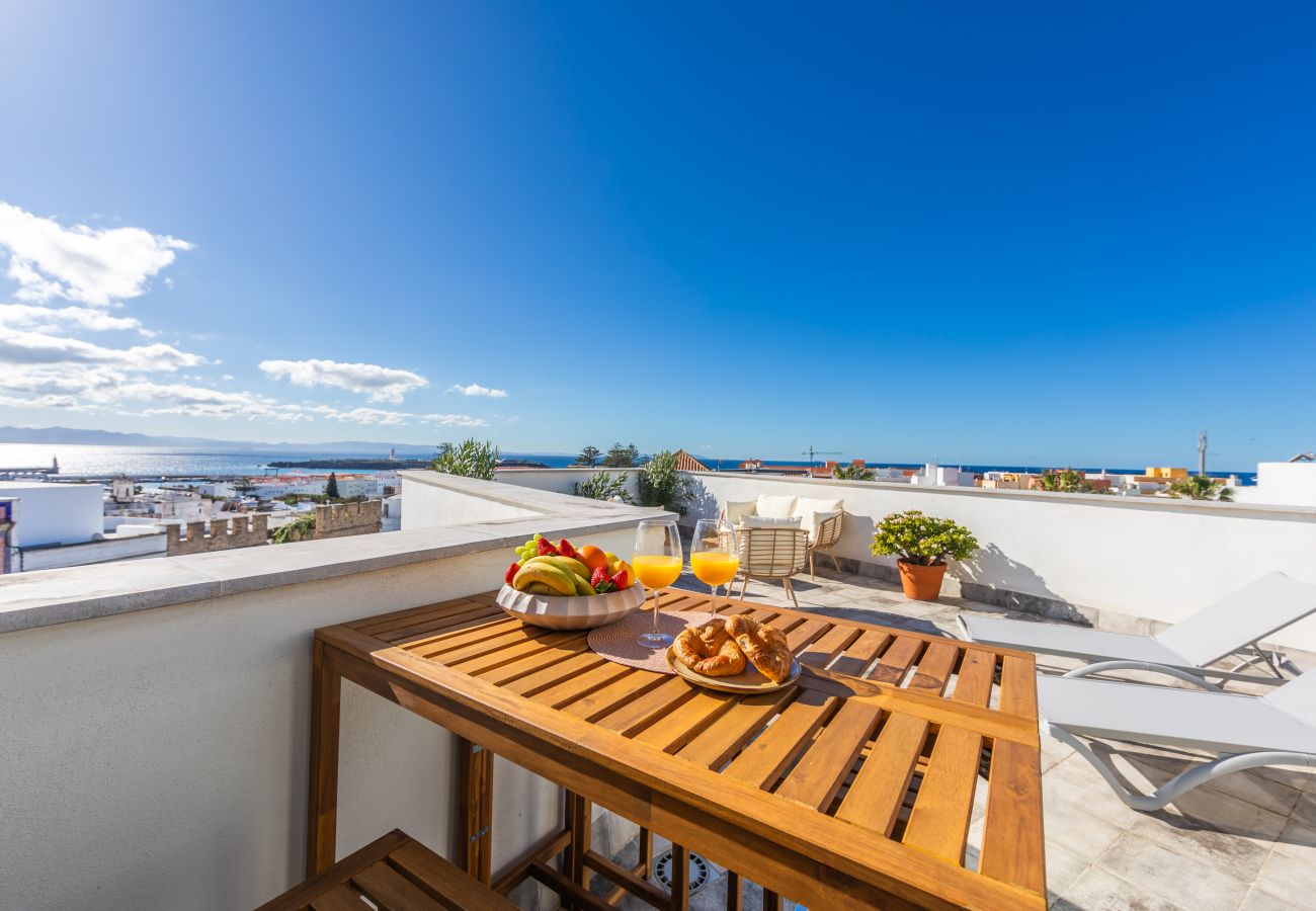 Apartment in Tarifa - Penthouse in center; terraces, views & home office