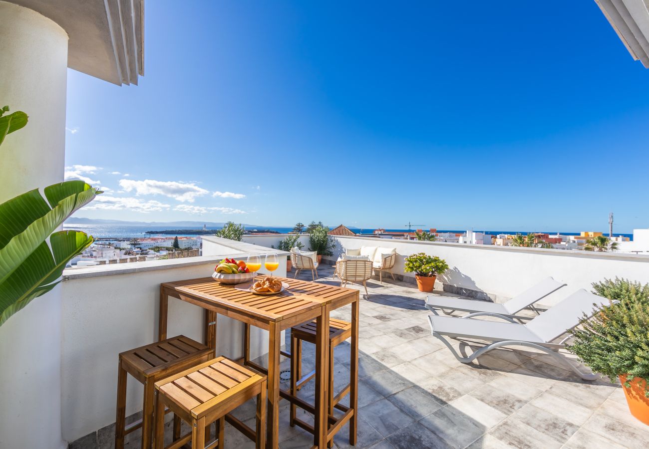 Apartment in Tarifa - Penthouse in center; terraces, views & home office