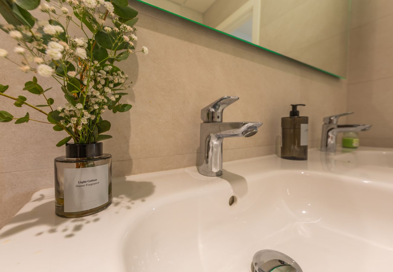 Apartment in Tarifa - Glass-enclosed terrace with panoramic views