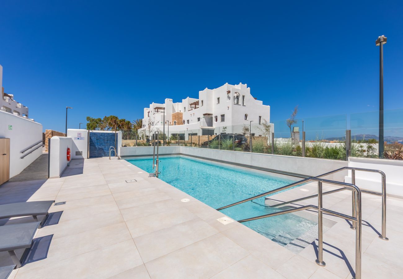 Apartment in Tarifa - 2BR Apt w/ Terrace & Parking, Near Beach & Town