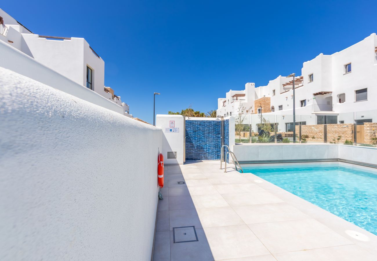 Apartment in Tarifa - 2BR Apt w/ Terrace & Parking, Near Beach & Town