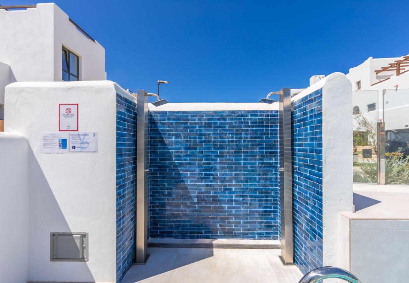 Apartment in Tarifa - 2BR Apt w/ Terrace & Parking, Near Beach & Town