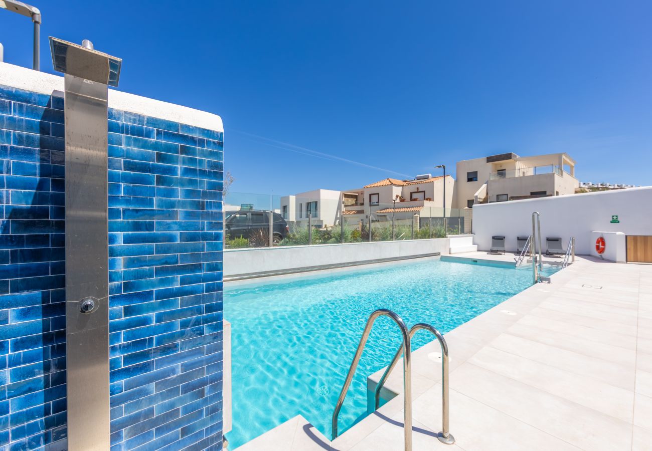 Apartment in Tarifa - 2BR Apt w/ Terrace & Parking, Near Beach & Town