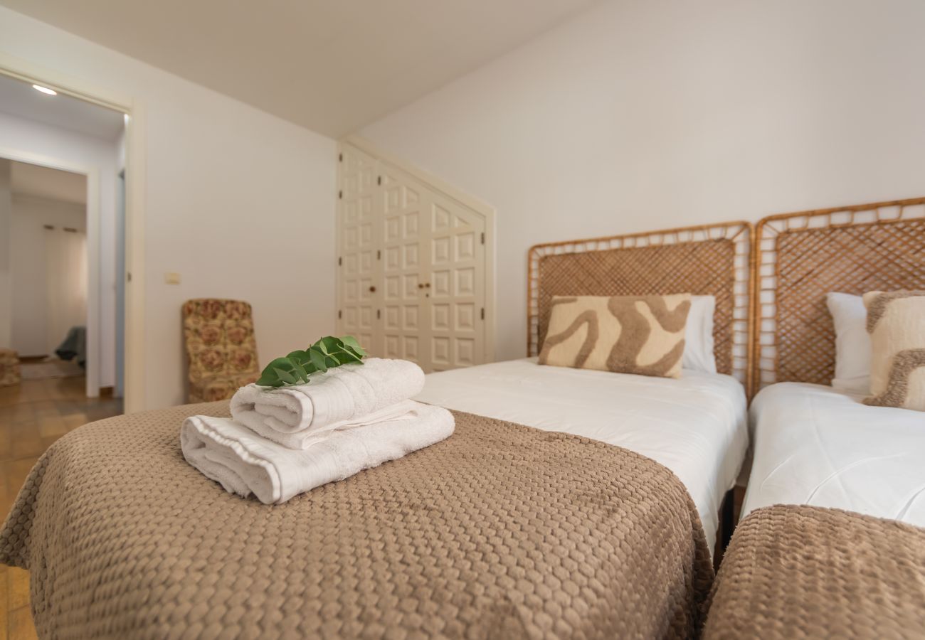 Apartment in Tarifa - Family Apartment by the Beach | Pool & Terrace
